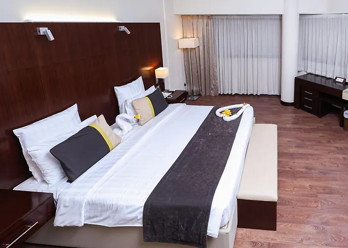 Aavri Hotel