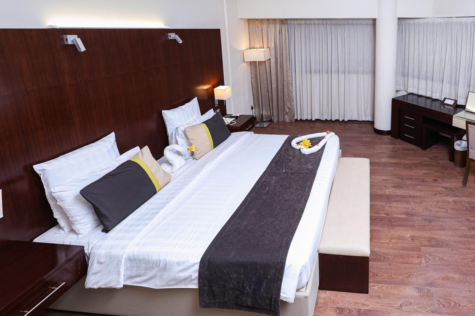 Aavri Hotel 4*